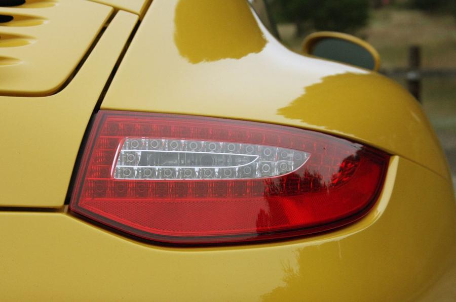  Porsche 911 GTS 2011 года  (фото 39 из 44)